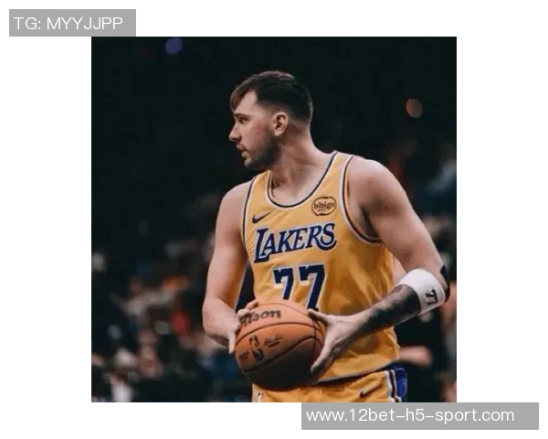 雷迪克透露东契奇全力参与训练里夫斯因脚踝不适仅部分参与