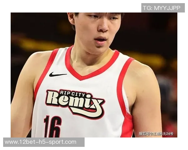 混音主帅杨瀚森在进攻与防守中扮演关键角色影响球队表现 混音主帅杨瀚森在进攻与防守中扮演关键角色影响球队表现